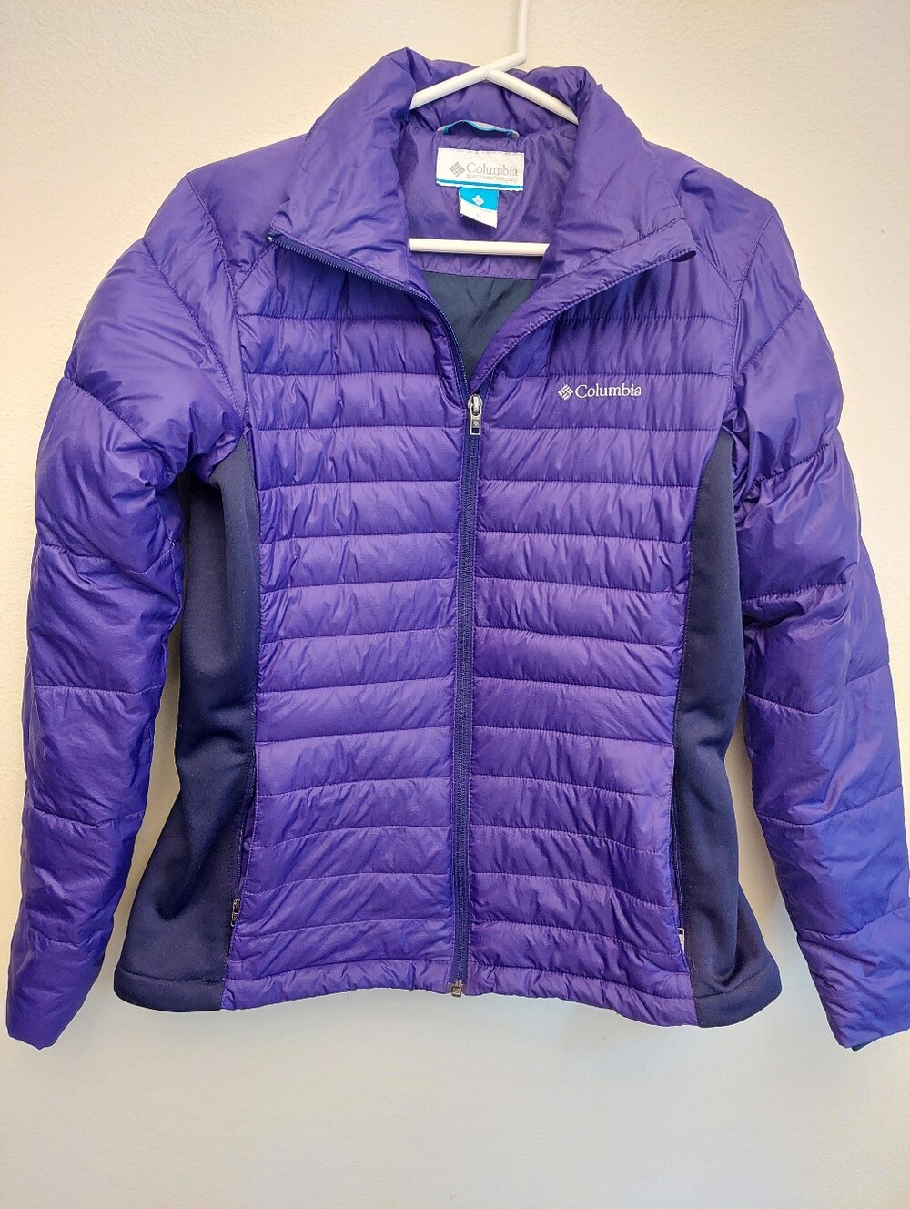 Columbia Powder Pillow Hybrid purple Puffer Zip Jacket. Size Meduim